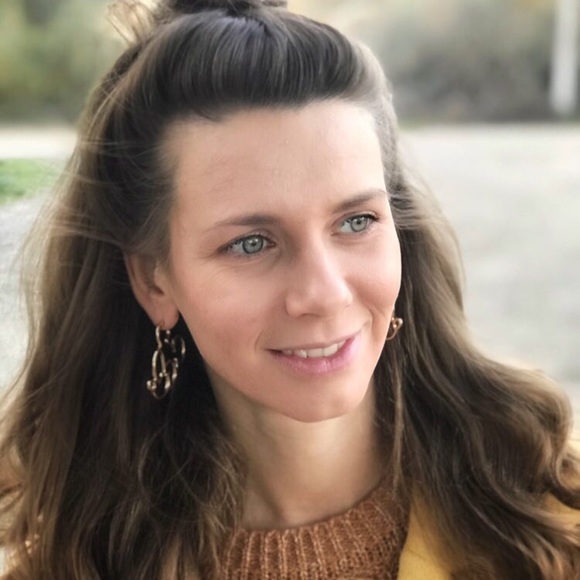 New ⭐️ Gold Disney Mickey Head Shape Earrings - Picture 5 of 5